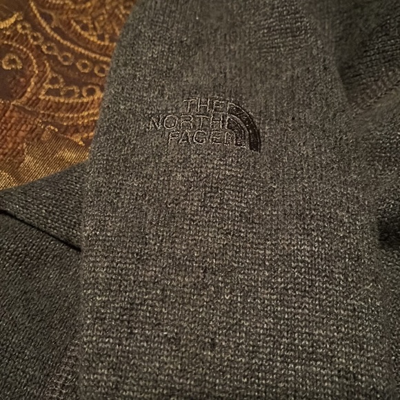 The North Face Button and Zip Fleece Lined Sweater. - Picture 6 of 7